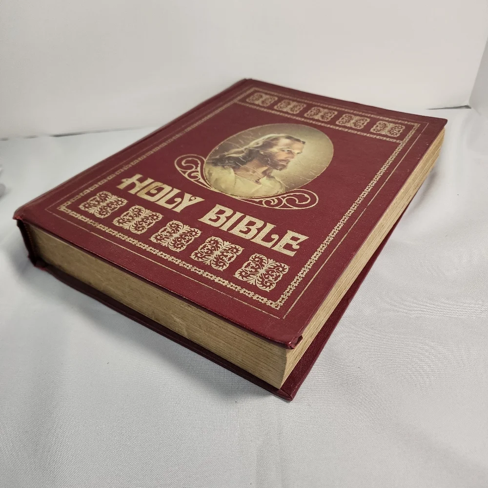 Vintage 1978 Holy Bible Family Life Edition Full Color Sections